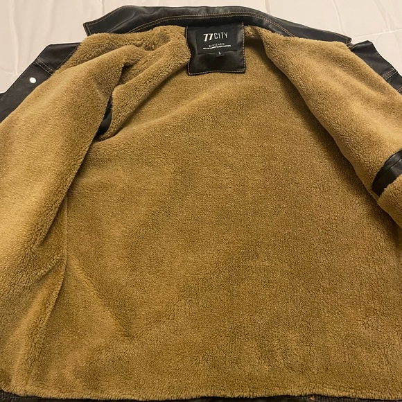 77 City - Picture 10 of 11